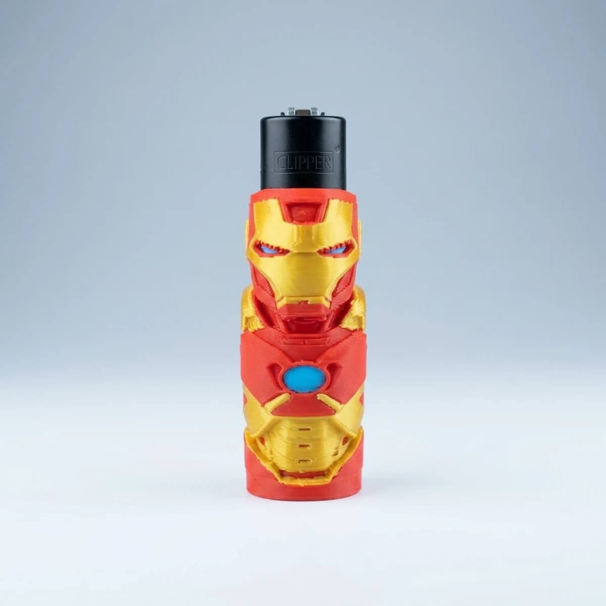 Kırmızı Zırhlı Kahraman Clipper Çakmak – Dark Legends Koleksiyonu